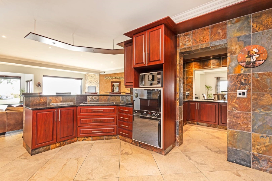 13 Bedroom Property for Sale in Plattekloof Western Cape